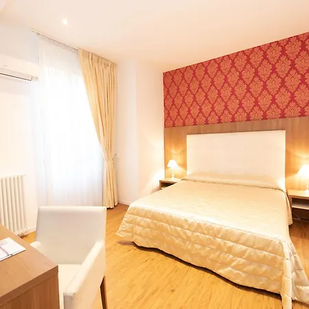 ホテル Rossini 1936 4*